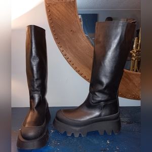 Divine Follie leather boot
